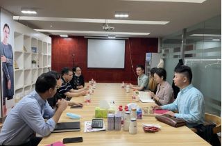 寧波大學(xué)服裝與服飾設(shè)計系老師一行蒞臨萌創(chuàng)空間調(diào)研交流