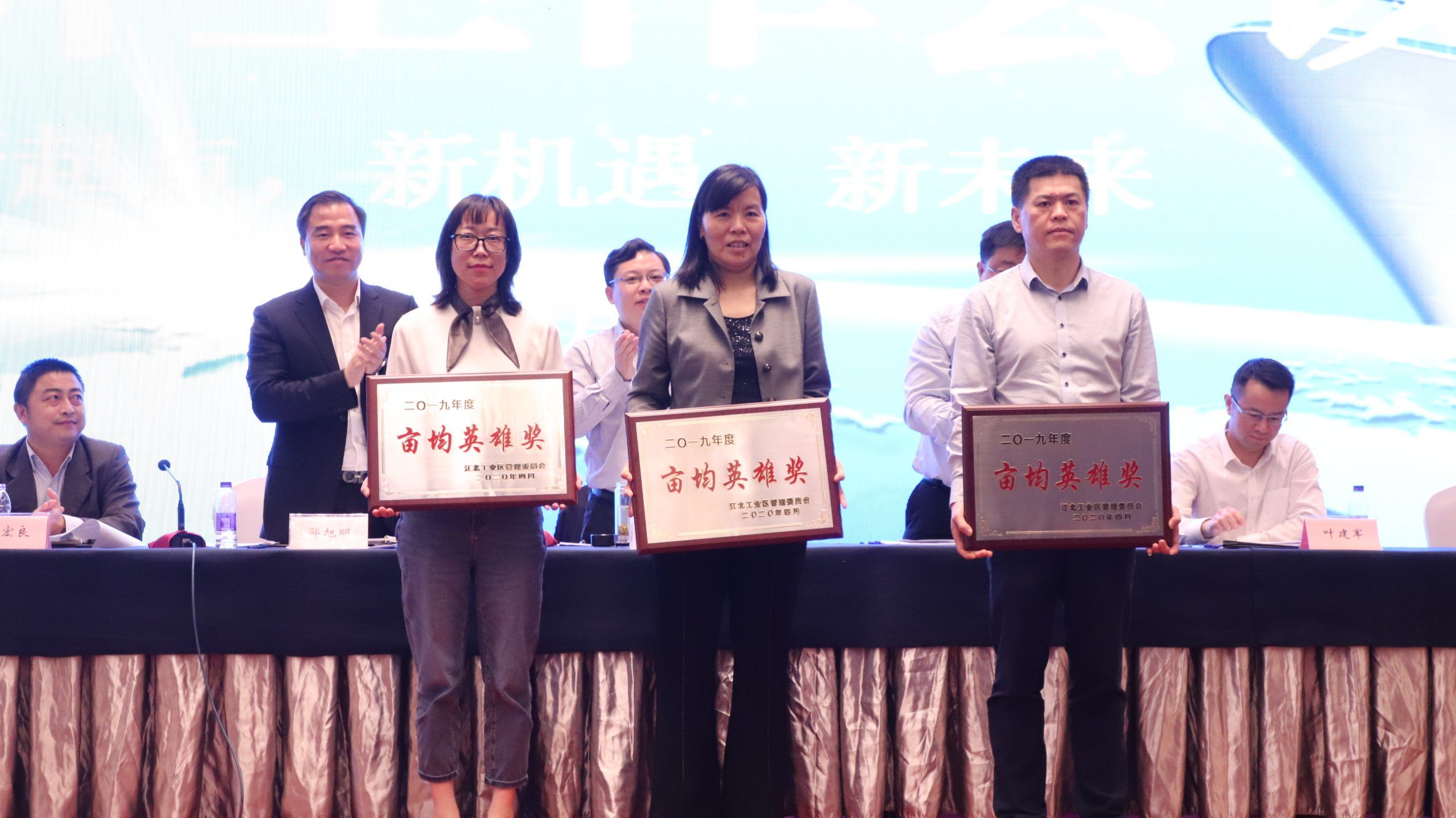 萌恒抽紗榮獲“畝均英雄獎”稱號